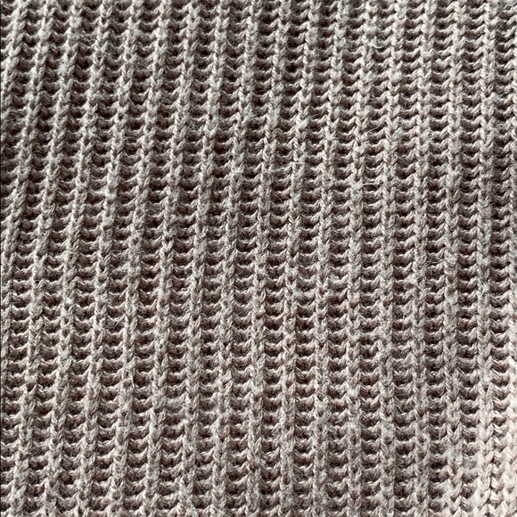 V-neck off the shoulder long sleeve sweater - Picture 2 of 4